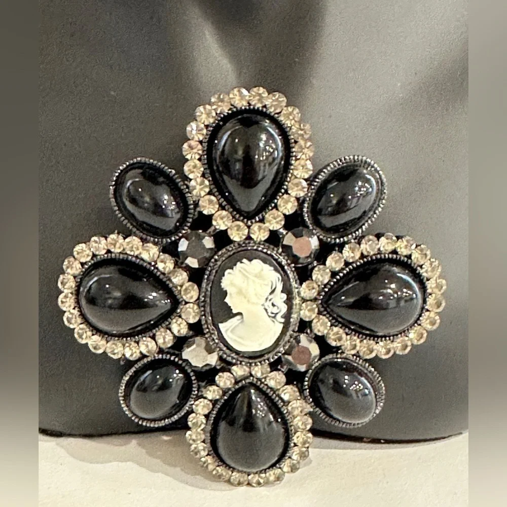 Vintage Black Cameo Brooch and Earring Set – Perfect Condition
